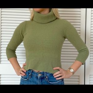 Cropped Green Turtleneck with 3/4 Sleeve